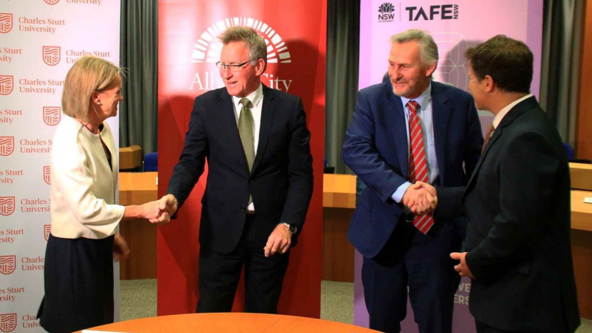 Charles Sturt signs MOU with TAFE NSW and AlburyCity 