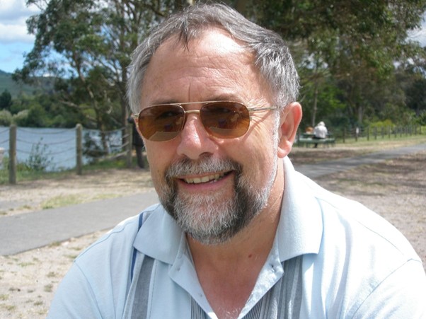 Headshot of Dr Doug Hynd