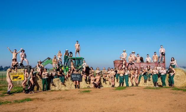 Charles Sturt Veterinary Science students bare all for mental health awareness 