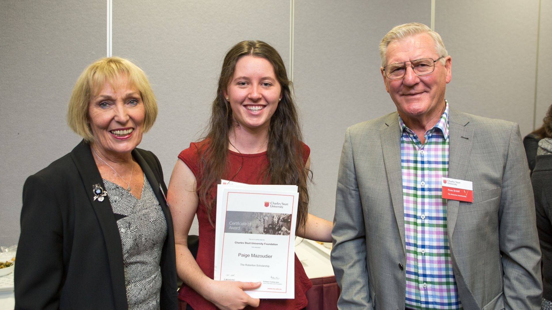 Charles Sturt graduates recommend students apply for scholarships - CSU News