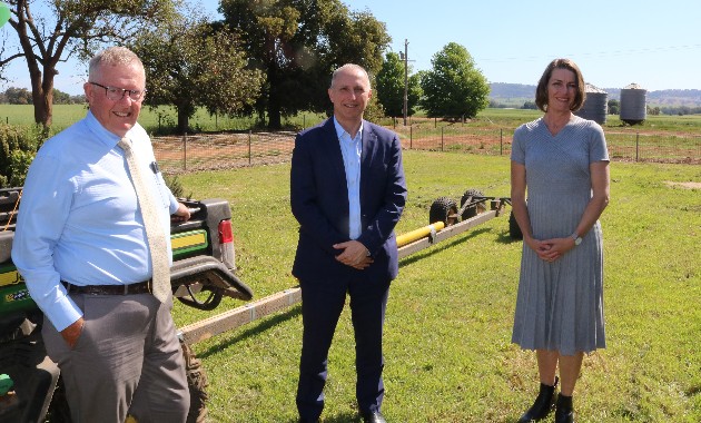 Minister glimpses future of education at digital farm in Wagga Wagga