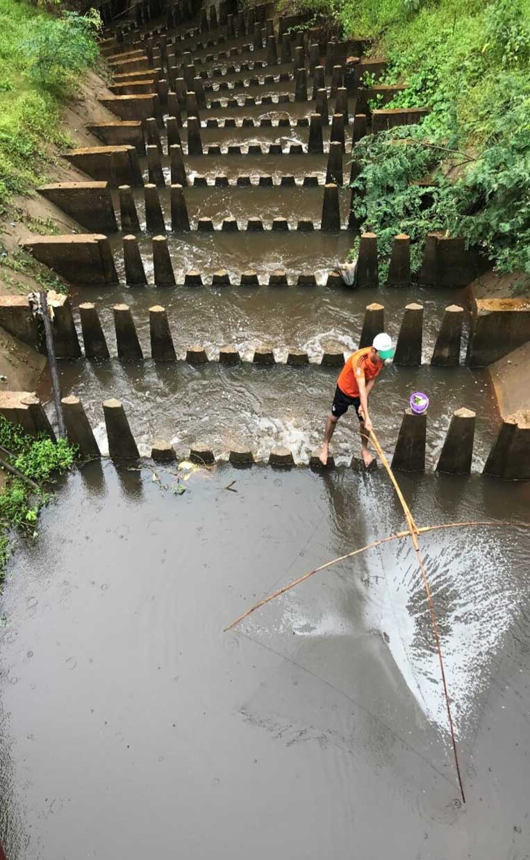 Fisherman on the Houy Khe Fishpass