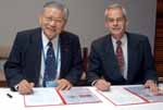 Vice-Chancellor Professor Ian Goulter and President of the National Pingtung University of Science and Technology, Professor Chang-Hung Chou sign an MOU.