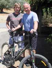 Mr Mark Wilson (left) and Dr Bruno Holzapfel from the NWGIC at CSU are looking forward to the inaugural triathlon at CSU in Wagga Wagga on 31 January 2010.