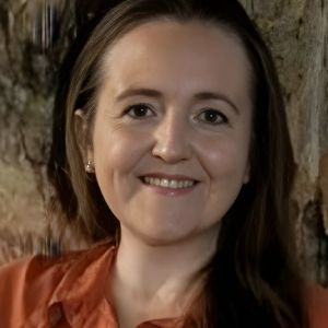 portrait of Dr Jenni Greig