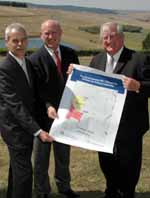 CSU Vice-Chancellor, Professor Ian Goulter, NSW Minister for Primary Industries, Ian Macdonald and Orange City Council Mayor, John Davis. Photo: DPI