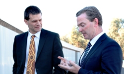 CSU Vice-Chancellor Professor Andrew Vann discusses higher education reform with Federal Education Minister the Hon. Christopher Pyne MP.