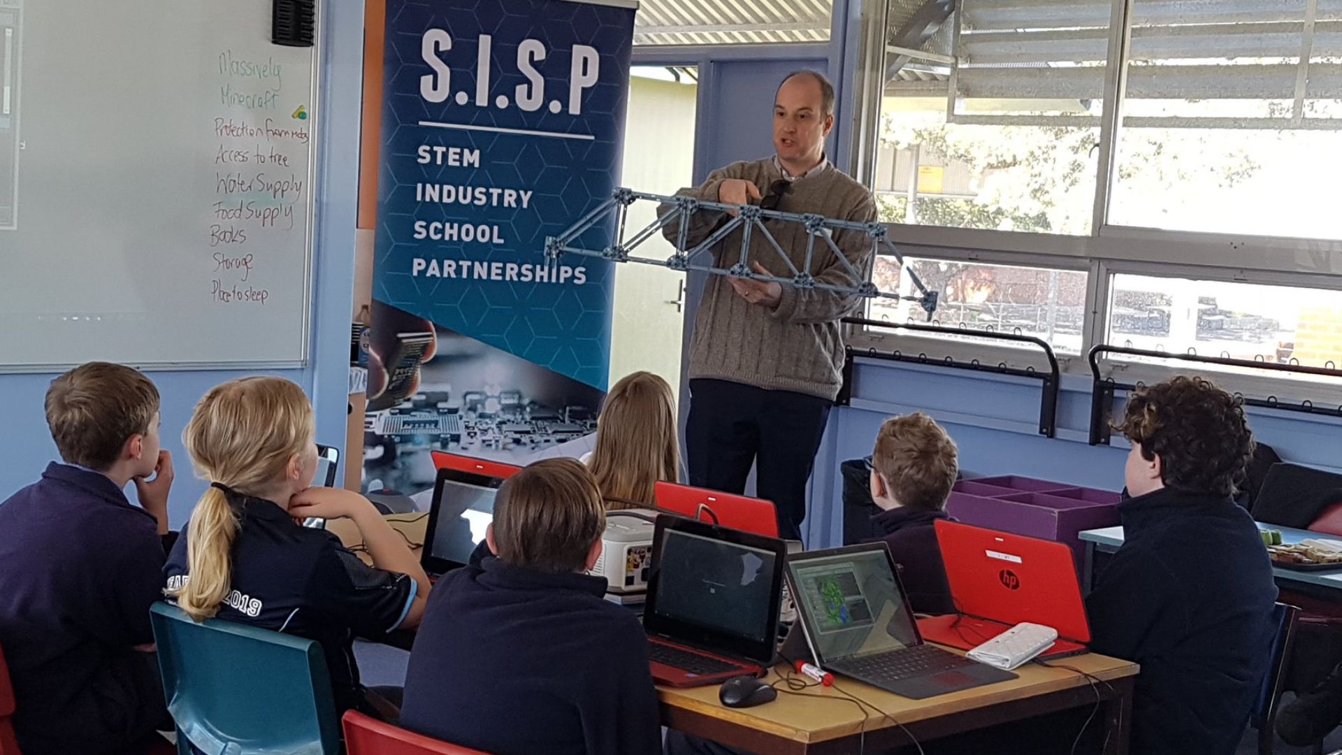 Charles Sturt academic helping to bridge skills gap at STEM subjects workshop