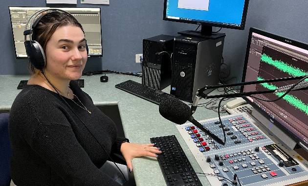 Recent graduate covers 2022 election for national community radio network