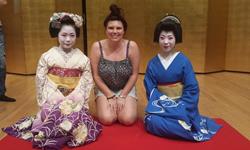 Photo of CSU student Ms Annag Eggleton (centre) who studied in Japan in 2015