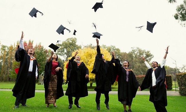 International students welcomed back to Albury for graduation 