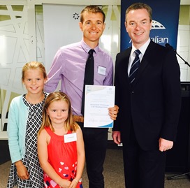 Dr Lee Baumgartner and his daughters with the Minister for Industry, Innovation and Science Hon. Christopher Pyne