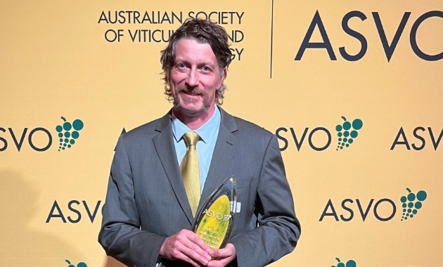 University Wine Chemist wins top honour at national awards 