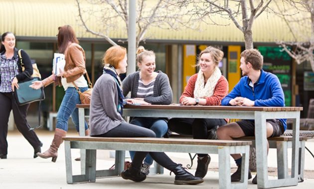 Hundreds of students receive early entry offers from Charles Sturt 