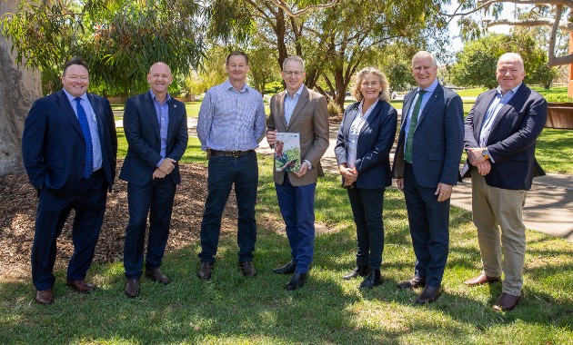 Minister launches agriculture connectivity paper at Charles Sturt in Wagga Wagga 
