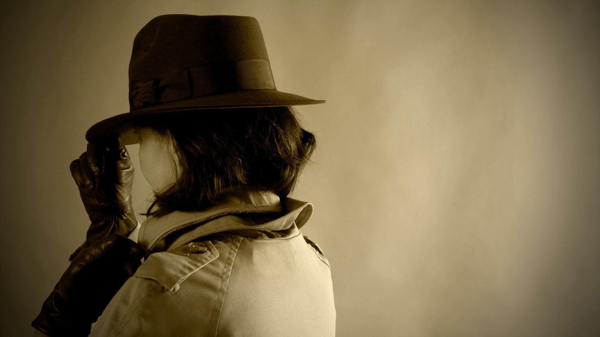 Toss aside the high heels Jurassic World’s Claire Dearing lights a