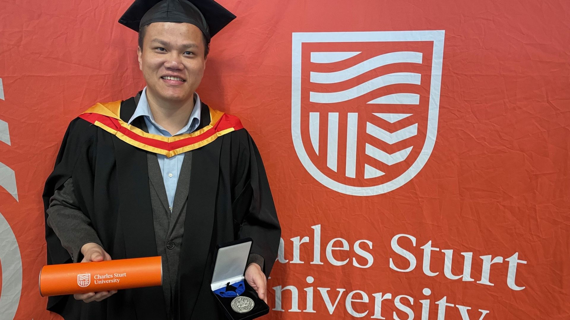 A University Medal for a persevering graduate inspired by his parents