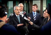 CSU VC Ian Goulter explains to media Our plan for dental education in inland NSW will rely heavily on the participation of existing dental practitioners