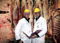 CSU student Campbell Ross (right) at Cargill&rsquo;s abattoir in Wagga Wagga ahead of the competition in Armidale in July. He is pictured with agricultural science student Heath McWhirther.