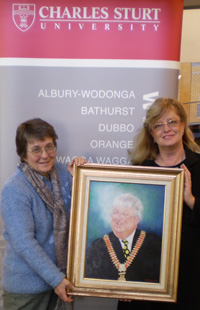 CSU&rsquo;s Dr Beverly Moriarty receives the portrait of Tony McGrane from local artist Ms Leonie Sainsbury.