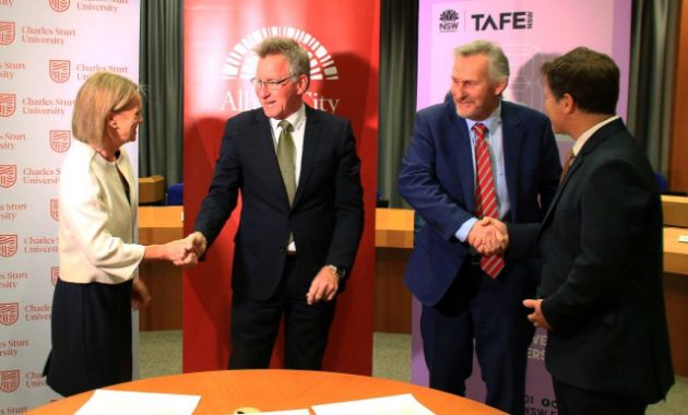 Charles Sturt signs MOU with TAFE NSW and AlburyCity 