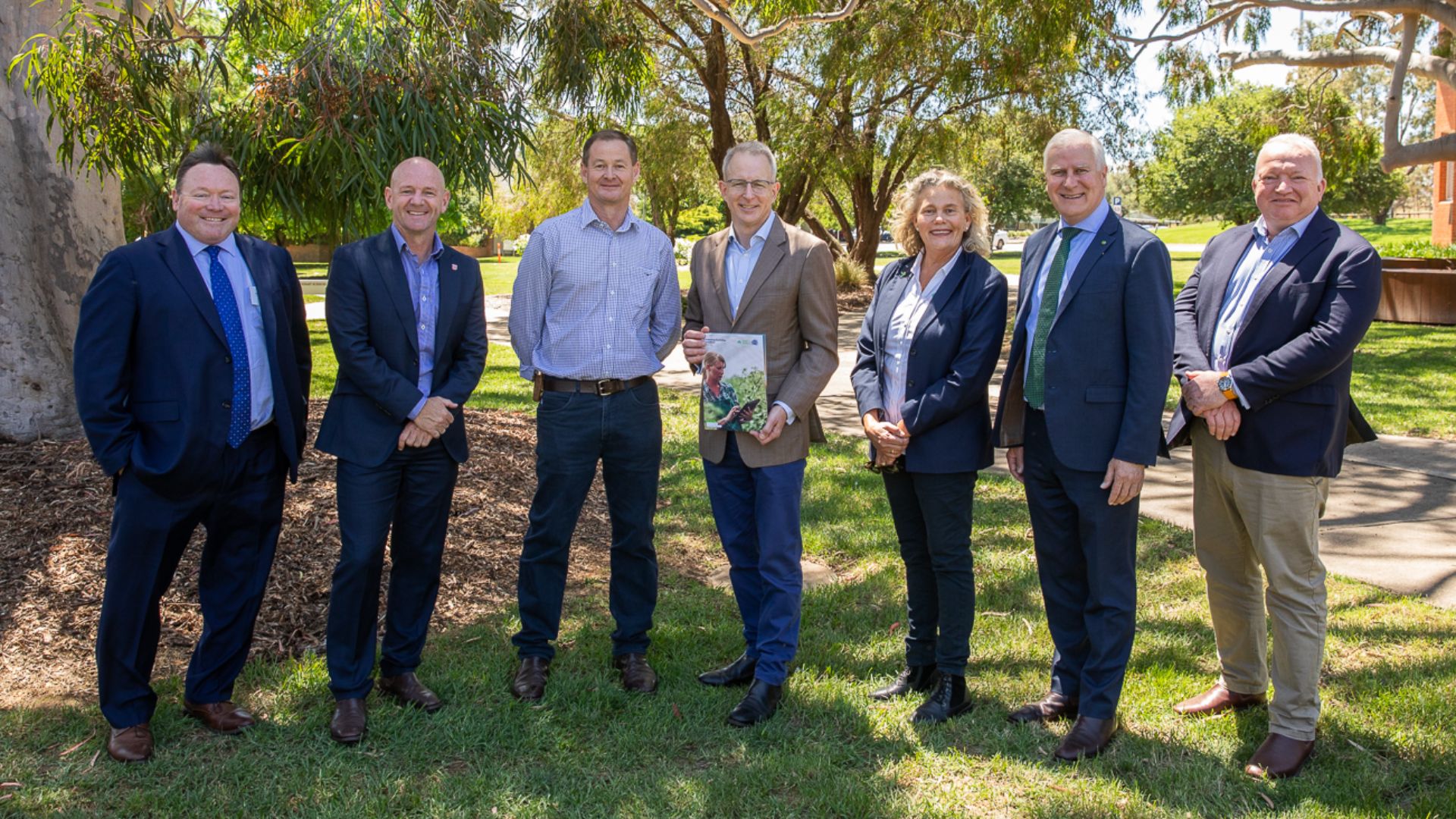 Minister launches agriculture connectivity paper at Charles Sturt in Wagga Wagga 
