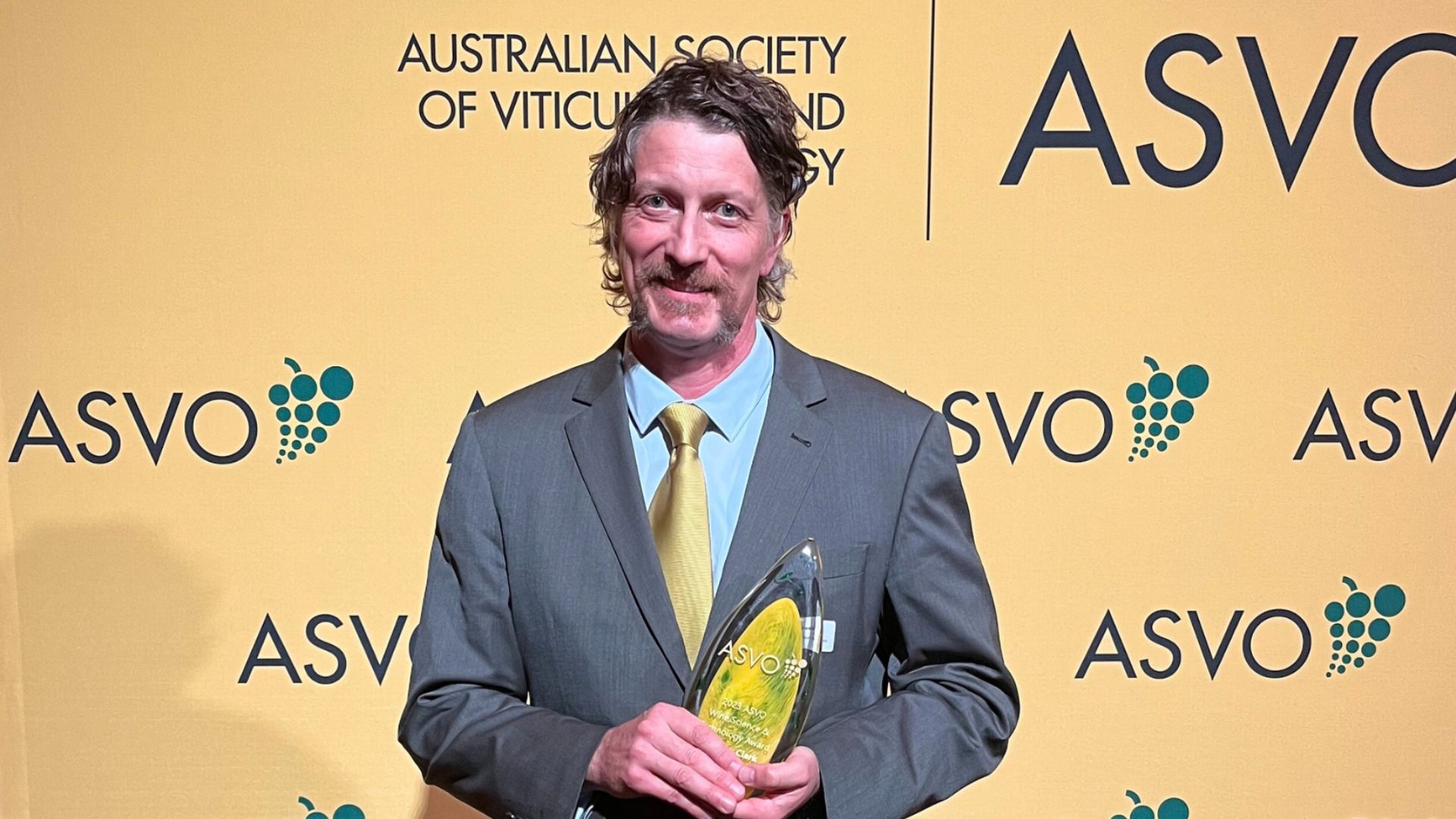 University Wine Chemist wins top honour at national awards 