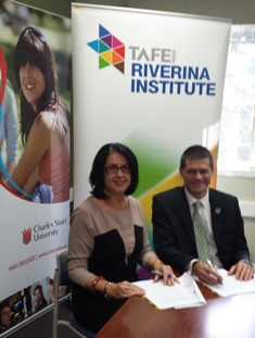 TAFE NSW RI Ms Kerry Penton with CSU Vice-Chancellor Professor Andrew Vann.